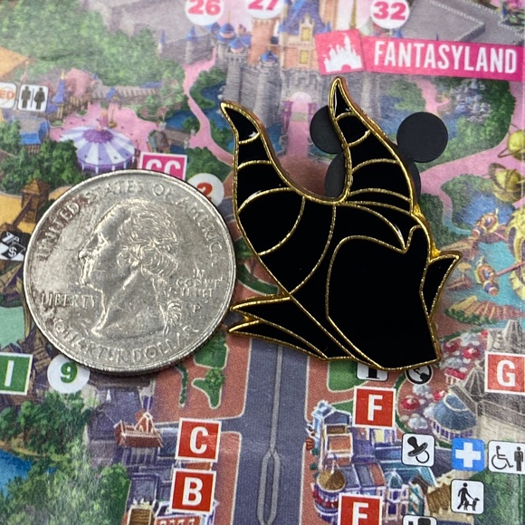 Disney Maleficent Villain Sleeping Beauty Headpiece black gold pin 2012 - Picture 2 of 4